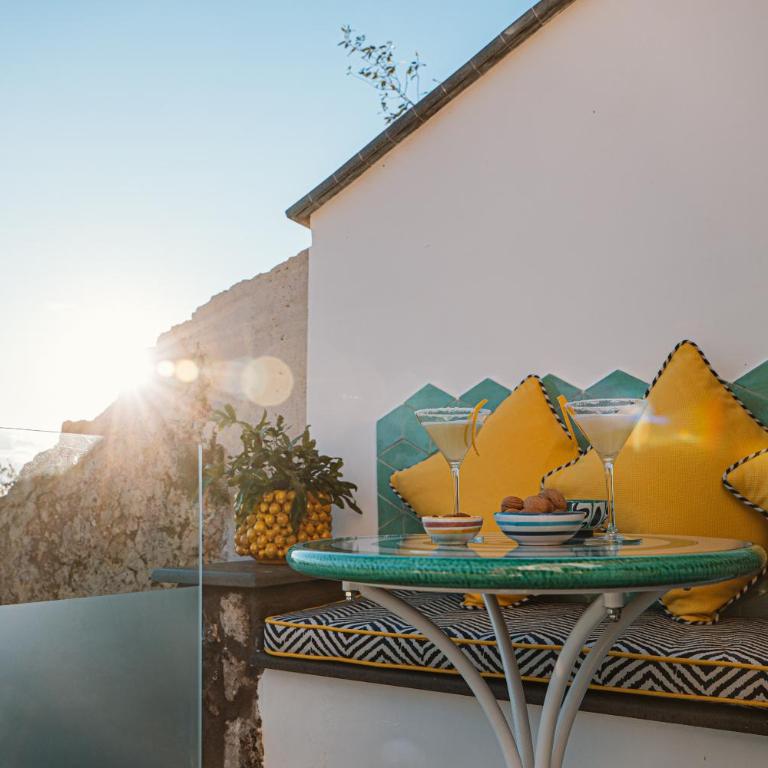 Petrea Lifestyle Suites - Deluxe Double Room with Balcony and Sea View - 14