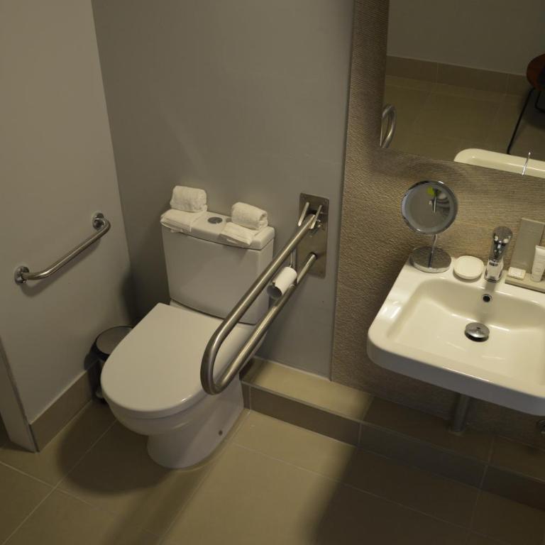 Radisson Hotel Curico - King Studio Suite - Disability Access/Non-Smoking - 1
