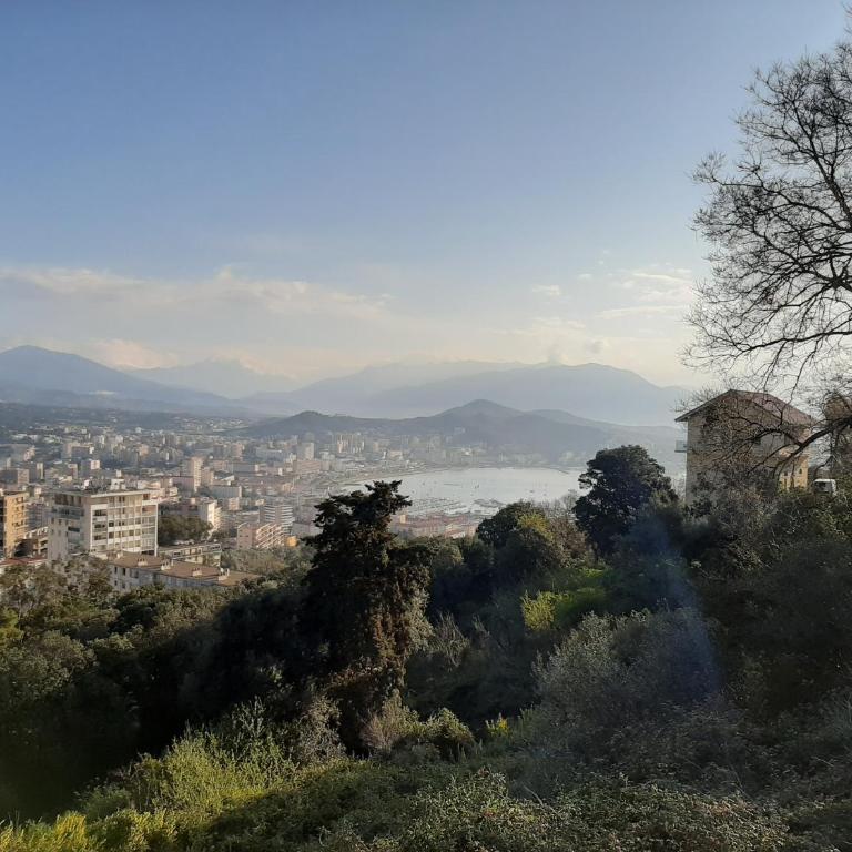 VILLA BELVEDERE D'AJACCIO, VILLA ENTIERE VUE MER POUR 2 à 10 VOYAGEURS - Villa - 38