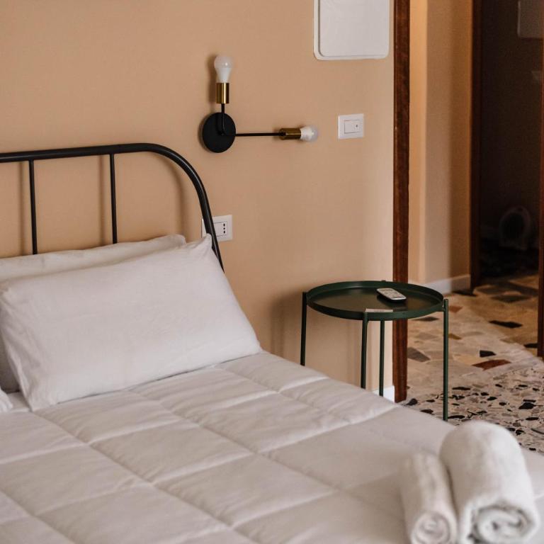 Four Rooms Alghero - Camera Matrimoniale - 9