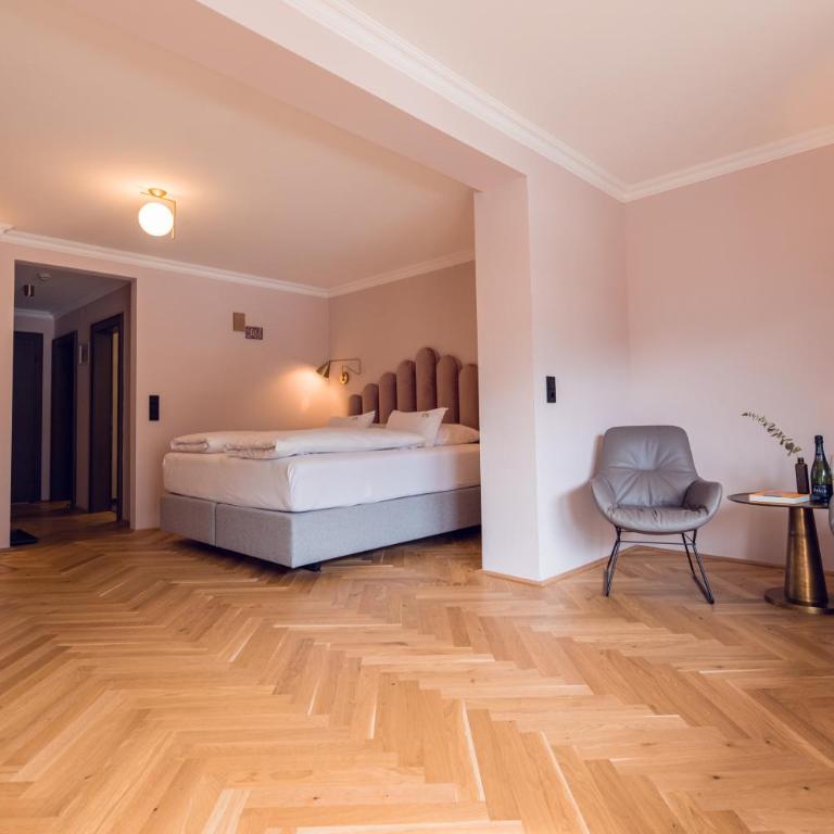 Alpine Hideaway ZILLERTALERHOF - 4 Sterne Superior - Suite Charming - 2