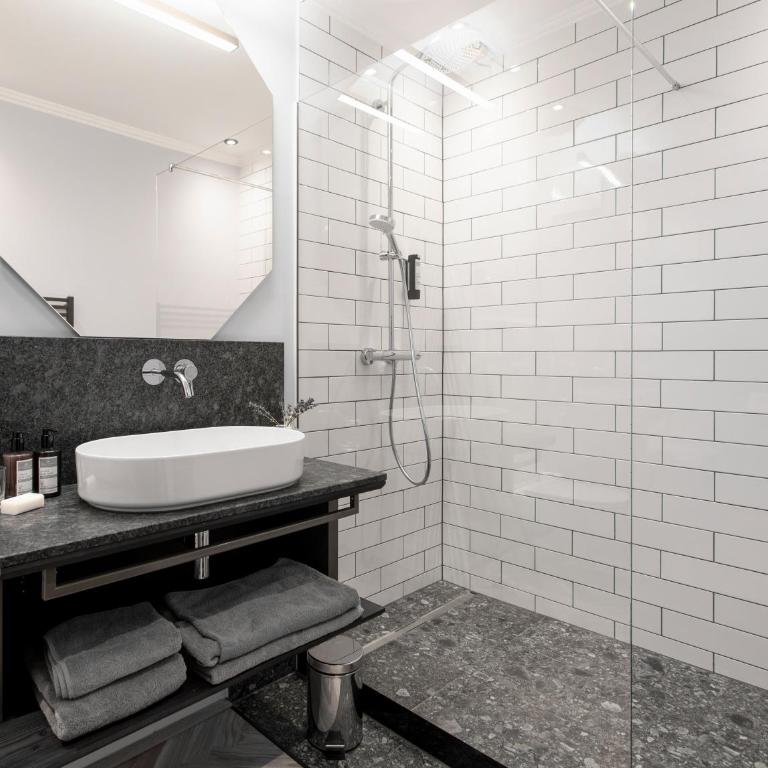 Alpine Hideaway ZILLERTALERHOF - 4 Sterne Superior - Klassische Suite - 7