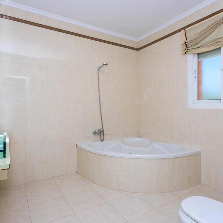 CH Villa Calida Monteazul - Three-Bedroom Villa - 16