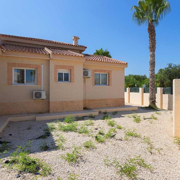 CH Villa Calida Monteazul - Three-Bedroom Villa - 35