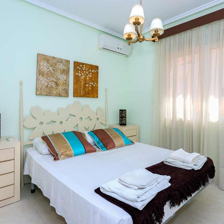 CH Villa Calida Monteazul - Three-Bedroom Villa - 19