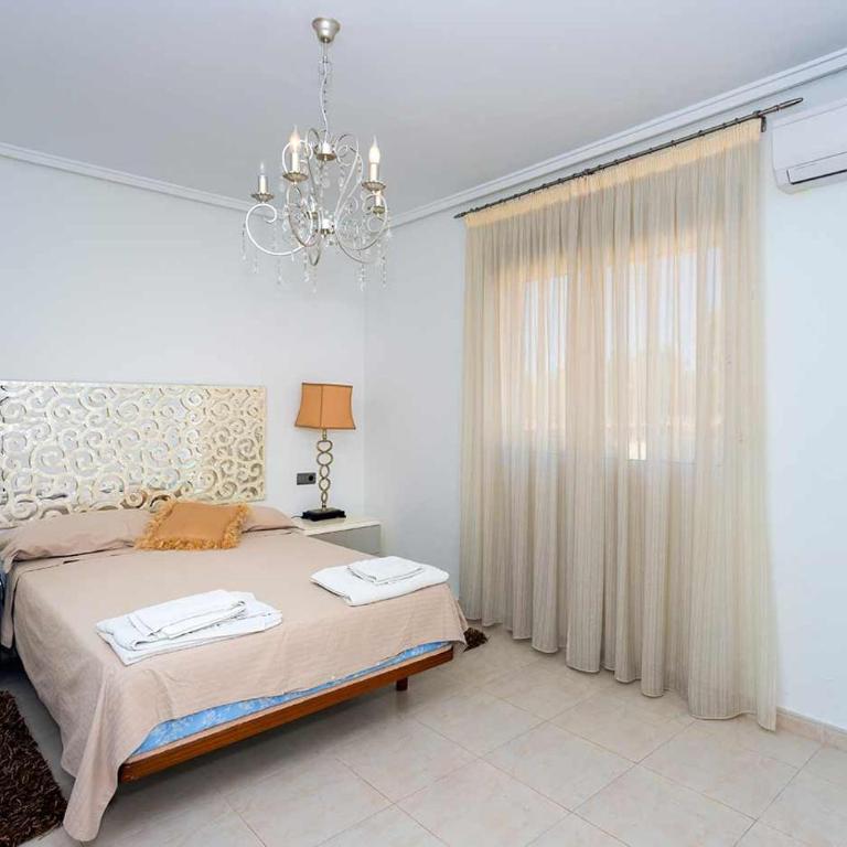 CH Villa Calida Monteazul - Three-Bedroom Villa - 14