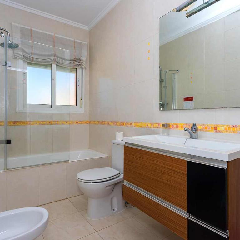CH Villa Calida Monteazul - Three-Bedroom Villa - 21