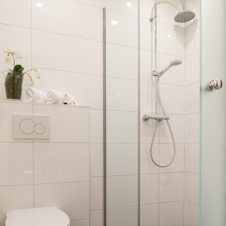 Promenaden-Strandhotel Marolt - Doppelzimmer mit Balkon und Panoramablick - 9