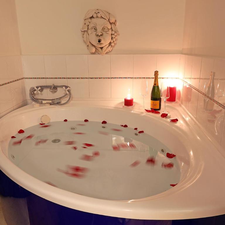 Grand Tour Rome Suites - Liberty Collection - Suite Deluxe con Vasca Idromassaggio - 7