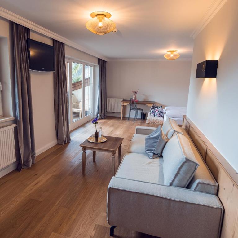 Alpine Hideaway ZILLERTALERHOF - 4 Sterne Superior - Junior Suite - 2