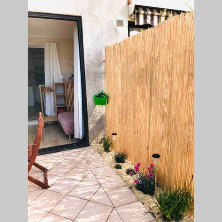 La petite Pinède Studio climatisé 400m de la plage - Studio - 25