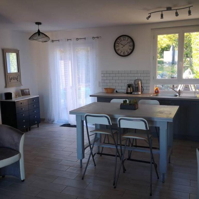 Jolie petite Maison de Charme dans quartier boisé - Maison 1 Chambre - 7