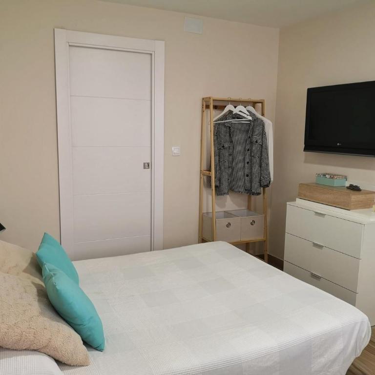 Alquibla relax y armonía con piscina junto a restaurantes y supermercados - One-Bedroom Apartment - 3