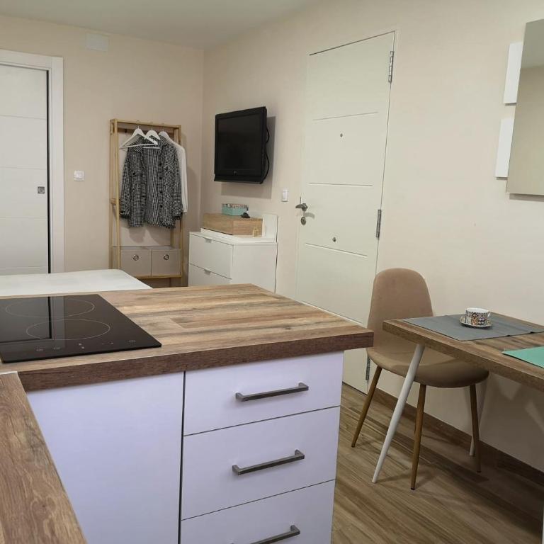 Alquibla relax y armonía con piscina junto a restaurantes y supermercados - One-Bedroom Apartment - 6