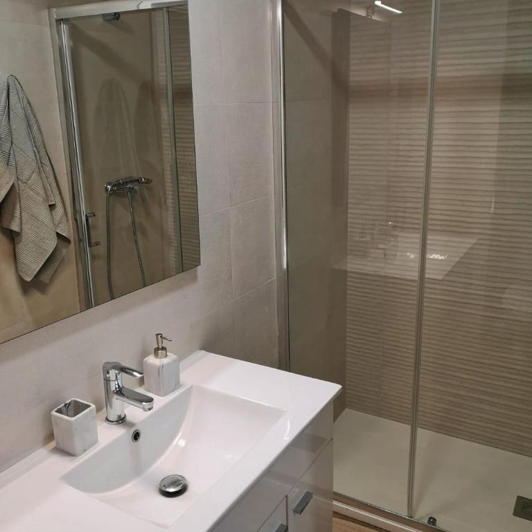 Alquibla relax y armonía con piscina junto a restaurantes y supermercados - One-Bedroom Apartment - 8
