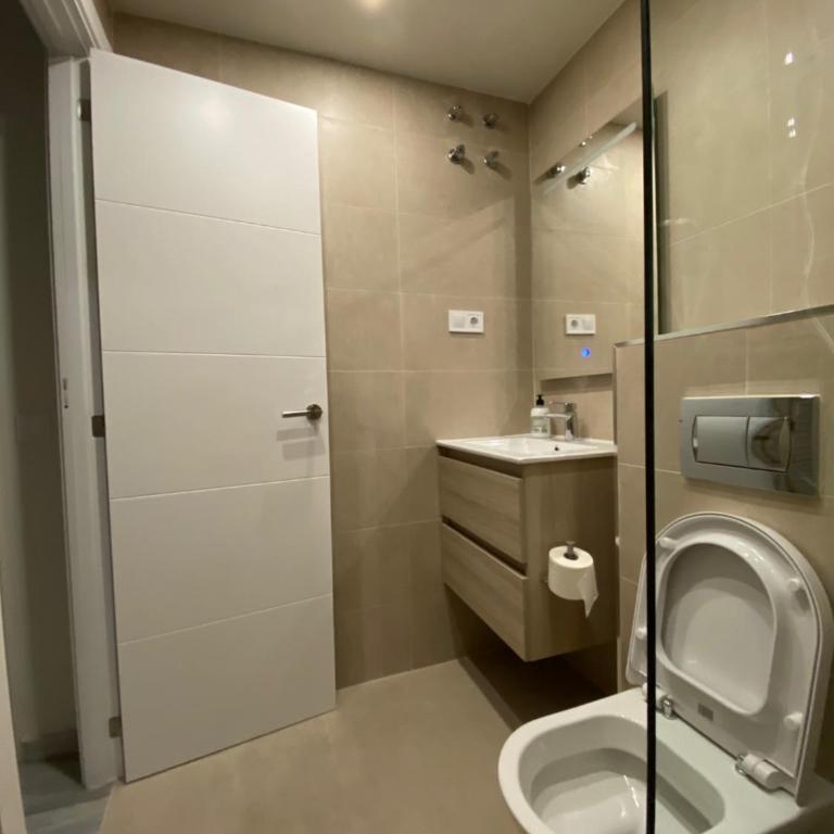 2 BEDROOM 2 BATHROOM APARTMENT in the heart of Fuengirola with big terrace and free parking space close to beach - Apartamento Deluxe - 10