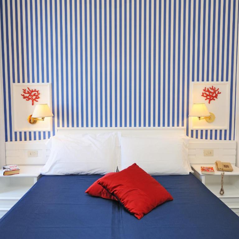 Hotel La Bussola - Camera Matrimoniale/Doppia con Letti Singoli con Vista Mare Parziale - 7