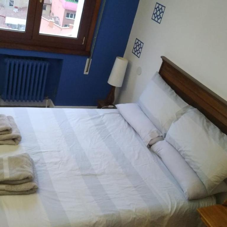 Superviews y parking vigilado en habitación independiente, baño privado, en apartamento particular, Français&English - Habitación Doble con vistas a la montaña - 13