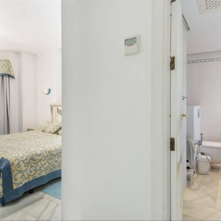 Puerto Marina 2 bedrooms apartment with panoramic sew view - Apartamento de 2 dormitorios con vistas al mar - 13