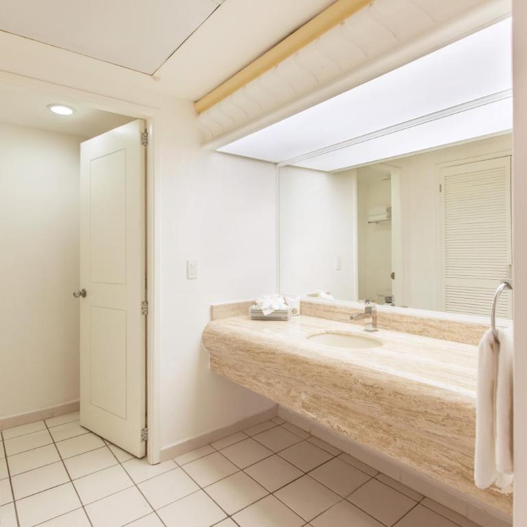 El Cid Marina Beach Hotel - One-Bedroom Suite - 8