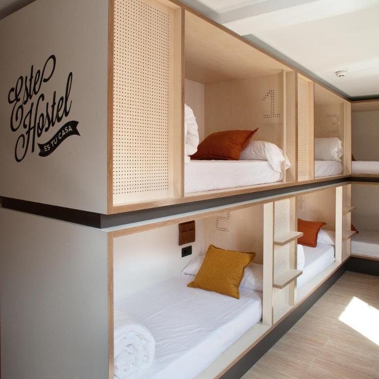 TOC Hostel Barcelona - Bed in 6-Bed Mixed Dormitory Room - 3