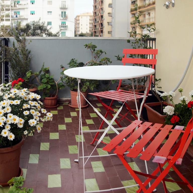 B&B Bibliotechina - Camera Matrimoniale/Doppia con Letti Singoli con Bagno Privato e Balcone - 13