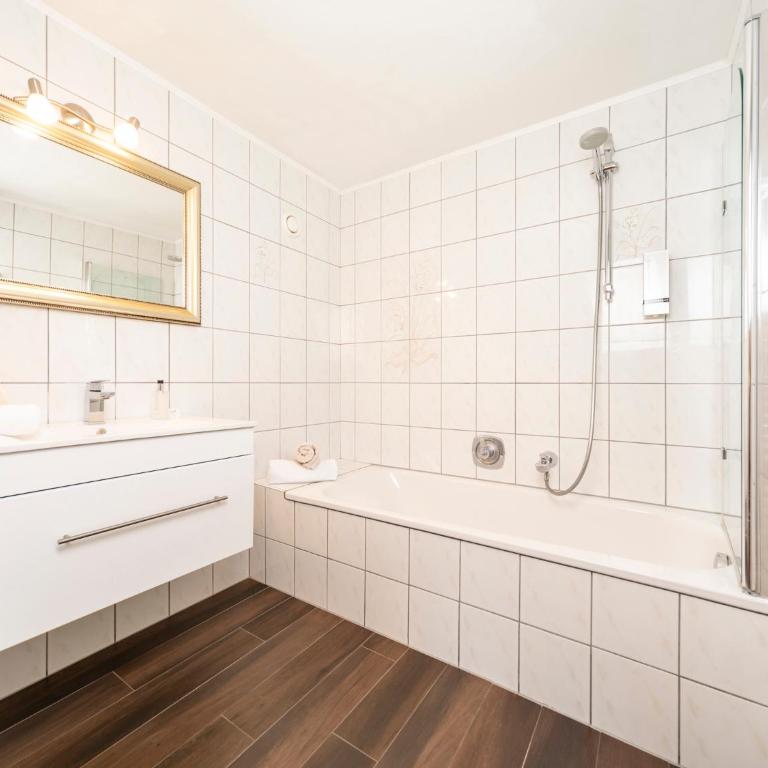 Gästehaus Gratlspitz - Dreibettzimmer - 1