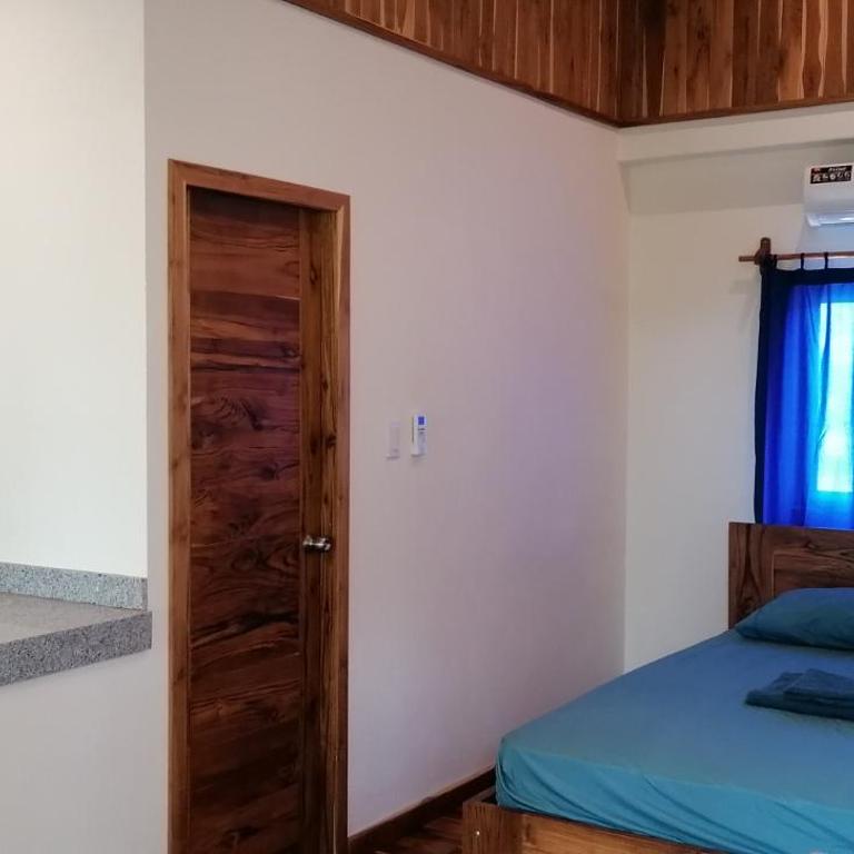Tagualodge Hostel Manglaralto - Habitación Triple con balcón - 5