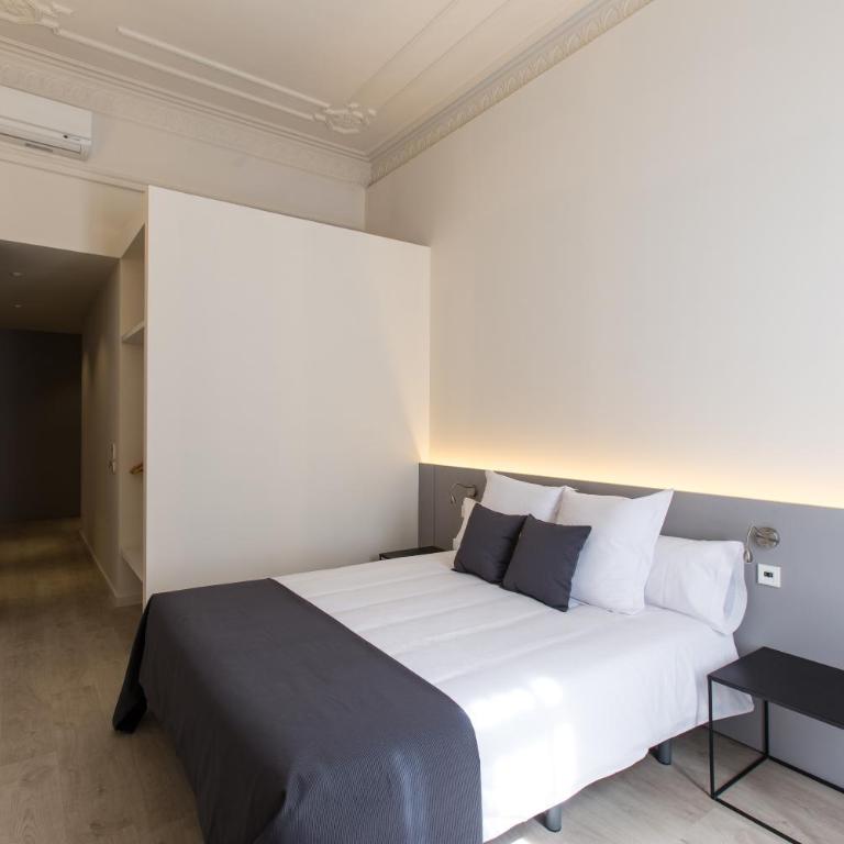 Izaila Plaza Catalunya - Double or Twin Room with Balcony and City View - 3