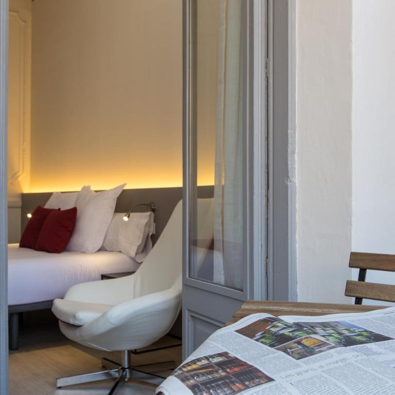 Izaila Plaza Catalunya - Double or Twin Room with Balcony - 8