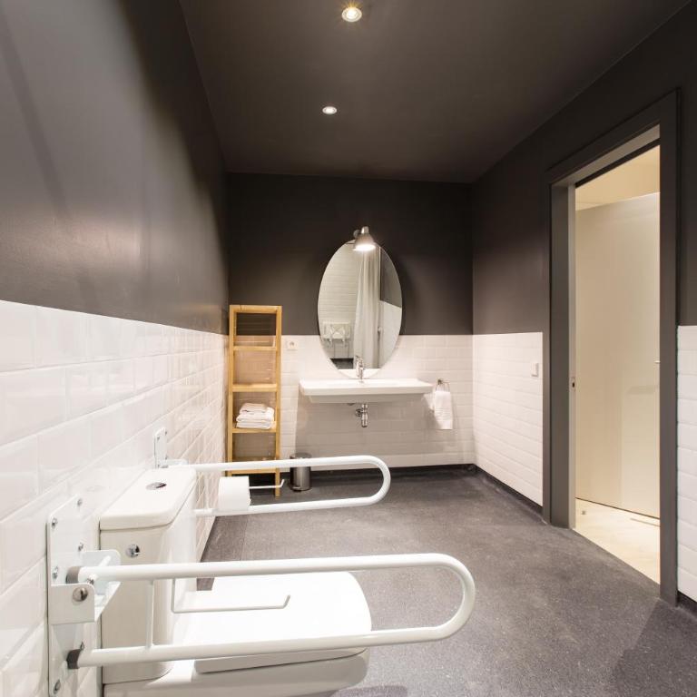 Izaila Plaza Catalunya - Double or Twin Room with Balcony and City View - 15