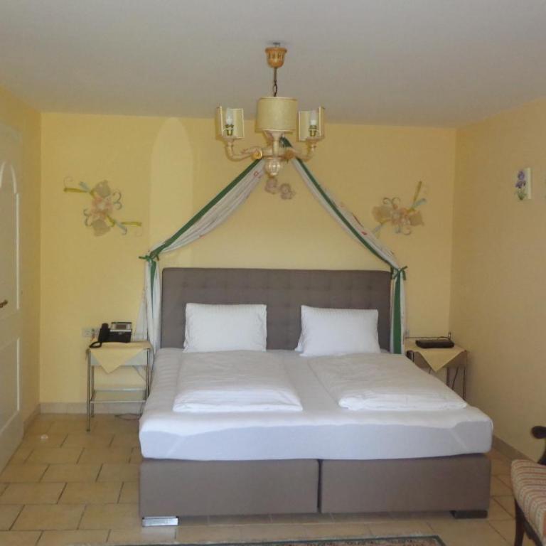 Hotel Restaurant - Häuserl im Wald Graz - Doppelzimmer - Nebengebäude - 9