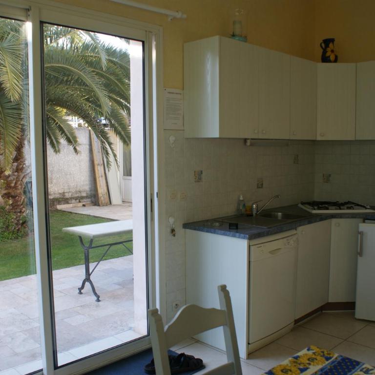 GITE MEUBLE POUR 1,2,3,4 PERS AVEC PISCINE à PARTAGER - Maison 1 Chambre - 4