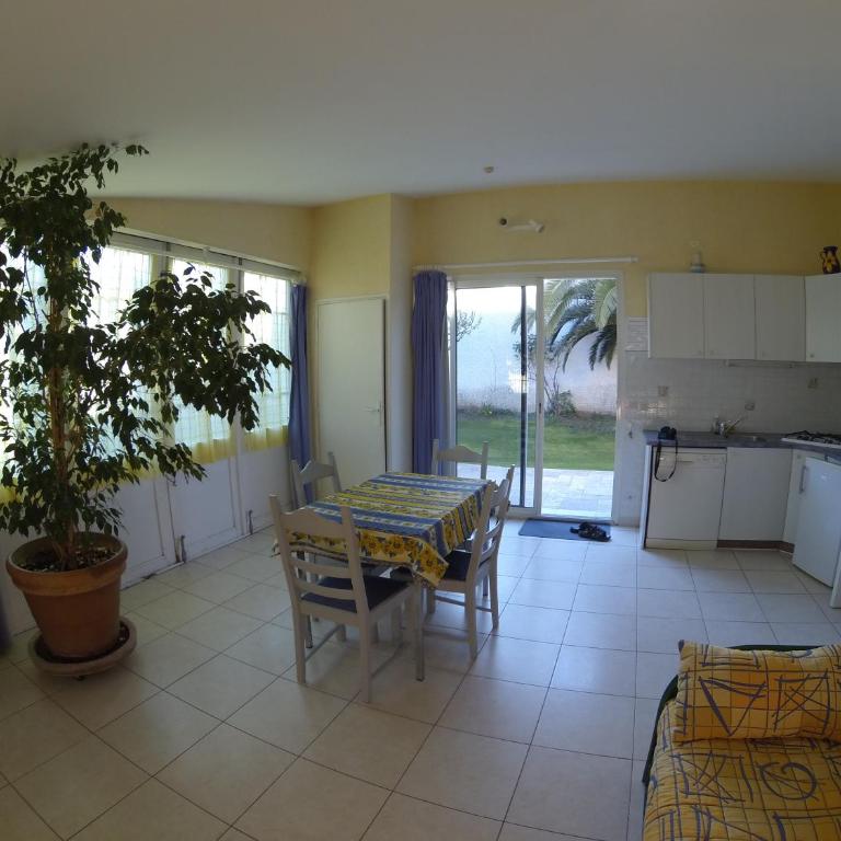 GITE MEUBLE POUR 1,2,3,4 PERS AVEC PISCINE à PARTAGER - Maison 1 Chambre - 6
