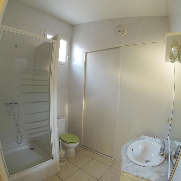 GITE MEUBLE POUR 1,2,3,4 PERS AVEC PISCINE à PARTAGER - Maison 1 Chambre - 8
