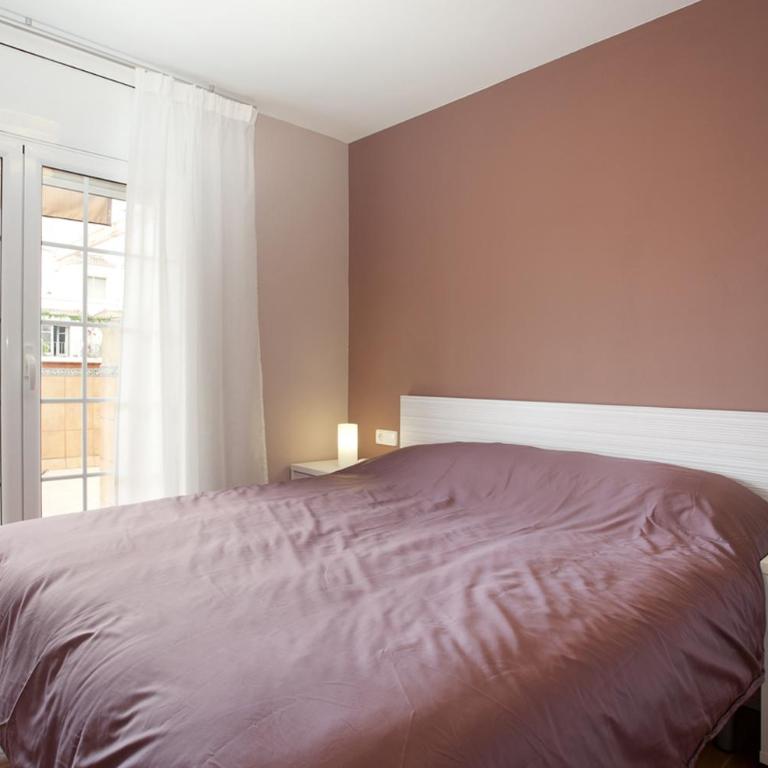 LetsGo Sagrada Familia Penthouse - Two-Bedroom Apartment with Terrace - 32