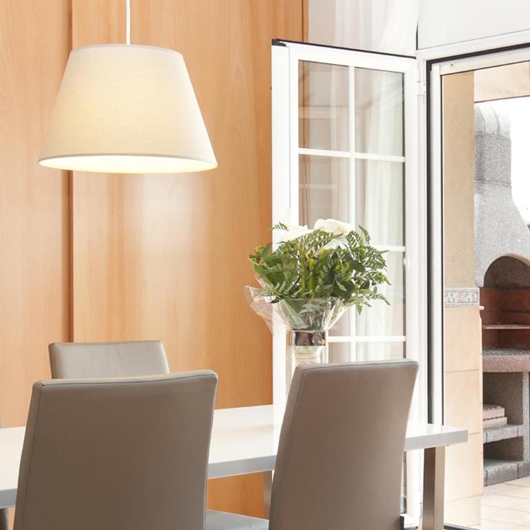 LetsGo Sagrada Familia Penthouse - Two-Bedroom Apartment with Terrace - 45