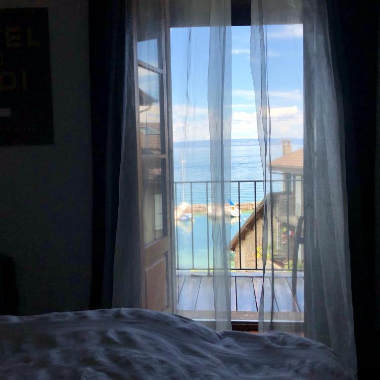 A Room with a View - Maisonnette dans bourg médiéval au bord du Lac Léman - Maison 2 Chambres - 13