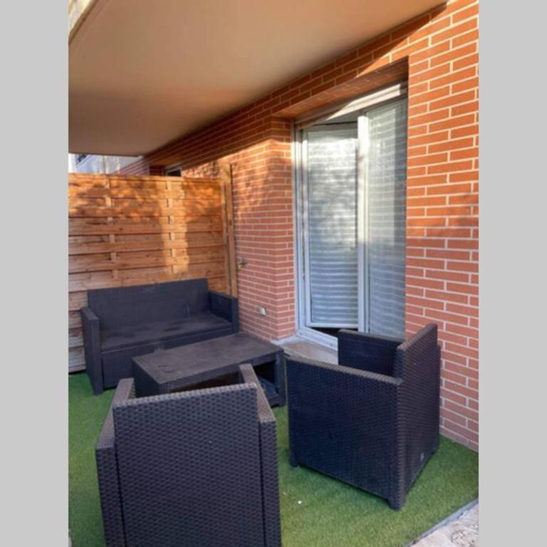 Joli T2, jacuzzi, lit rond, jardin, parking privé, métro - One-Bedroom Apartment - 21
