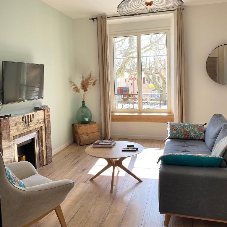"La place du village" - Appartement - 8