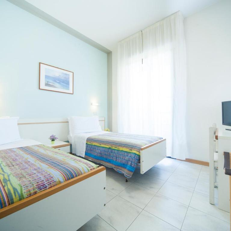 Hotel Betty Personal Style and Beach Village - Camera Familiare Superior - 3