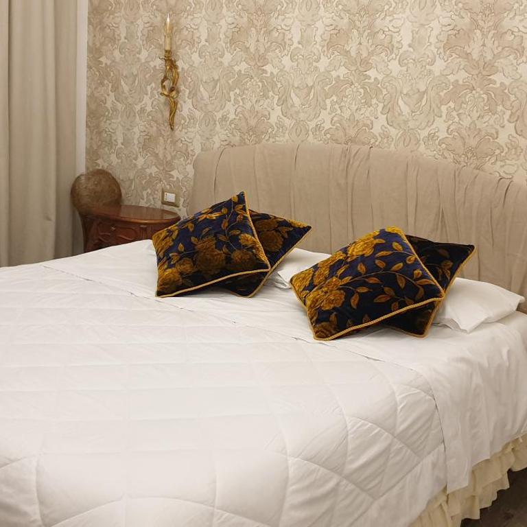 Romeo & Juliet Non-Hotel - Superior Queen Room with Shared Bathroom - 6