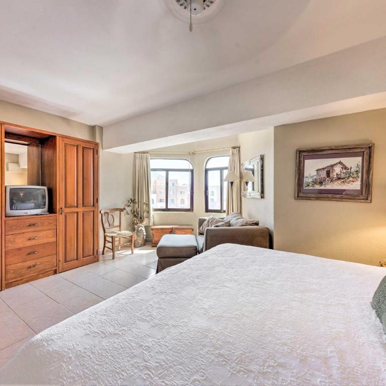 Condo in Plaza Nautica < 1 Mile to The Arch! - Apartamento - 14
