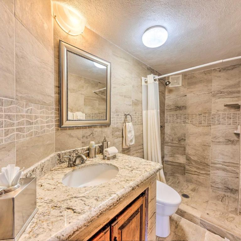 Condo in Plaza Nautica < 1 Mile to The Arch! - Apartamento - 23