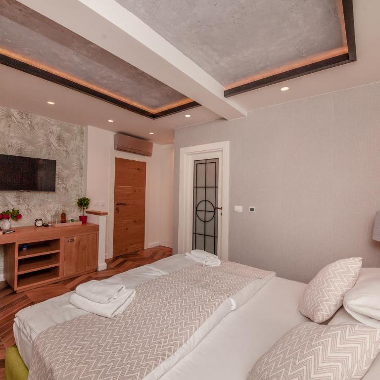 Barka B'n'B - Elegant Seaview Rooms - Deluxe Double Room with Side Sea View - 12