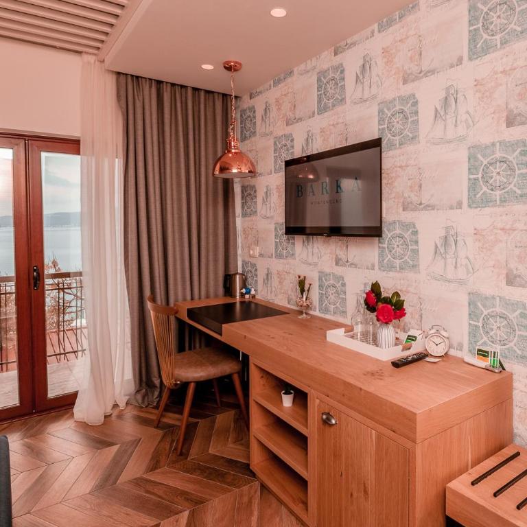 Barka B'n'B - Elegant Seaview Rooms - Family Room with Sea View - 4