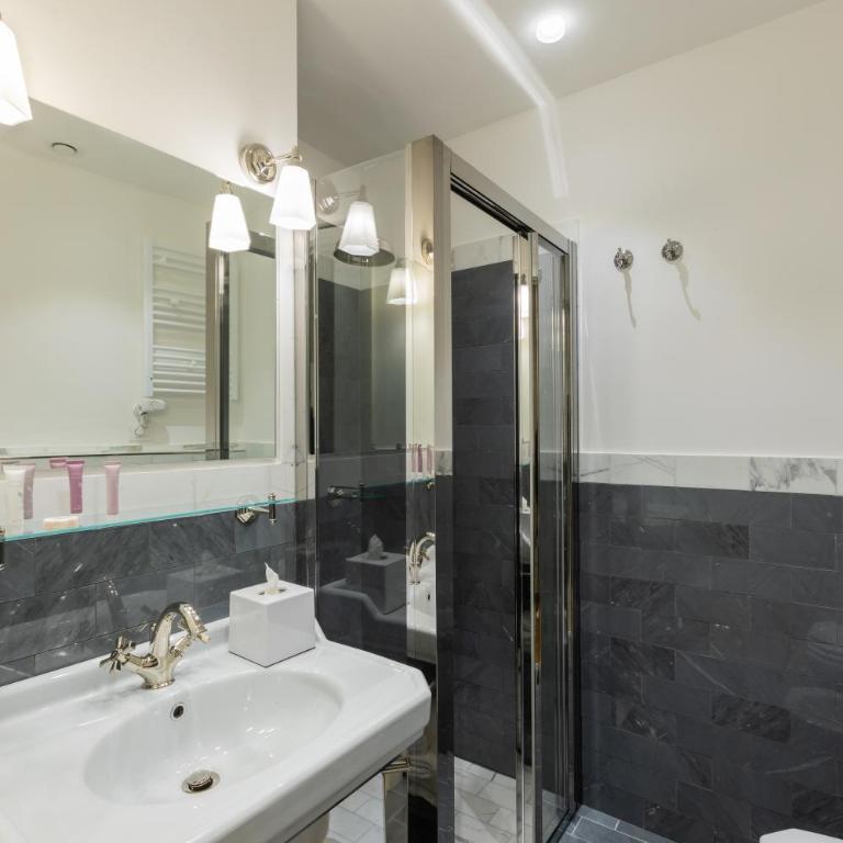 Amabilia Florence - Double or Twin Room - 11