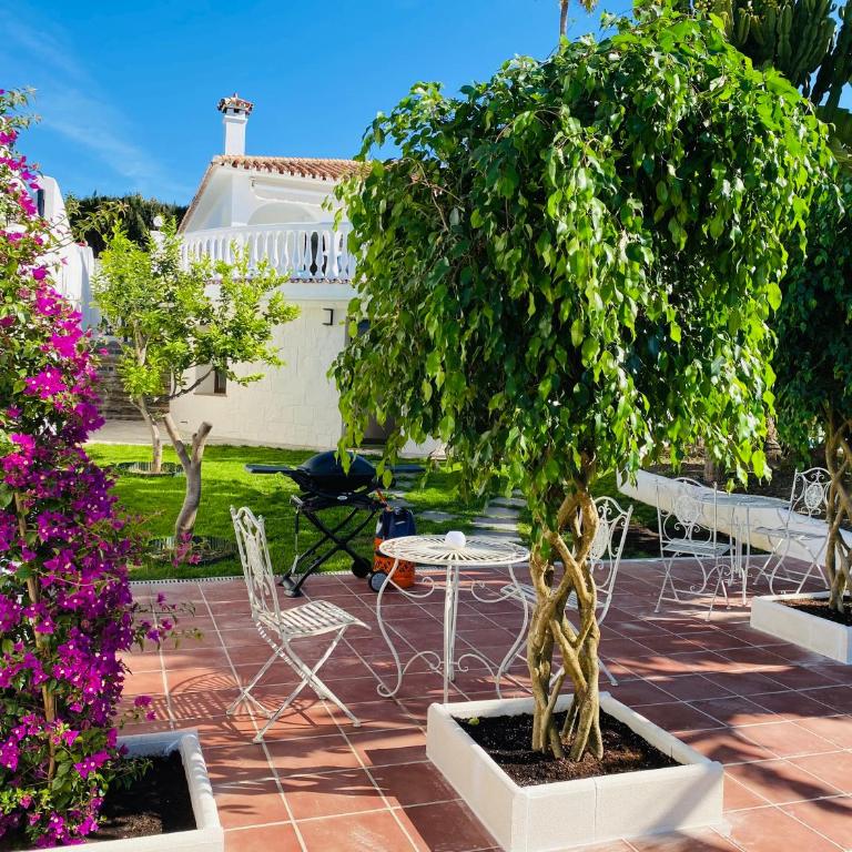 Apartments with tropical garden and sea water pool - One-Bedroom Apartment - 6