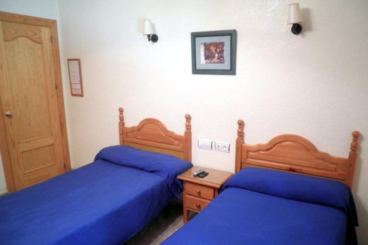 Hostal Delfin Verde - Habitación Doble - 2 camas - 8