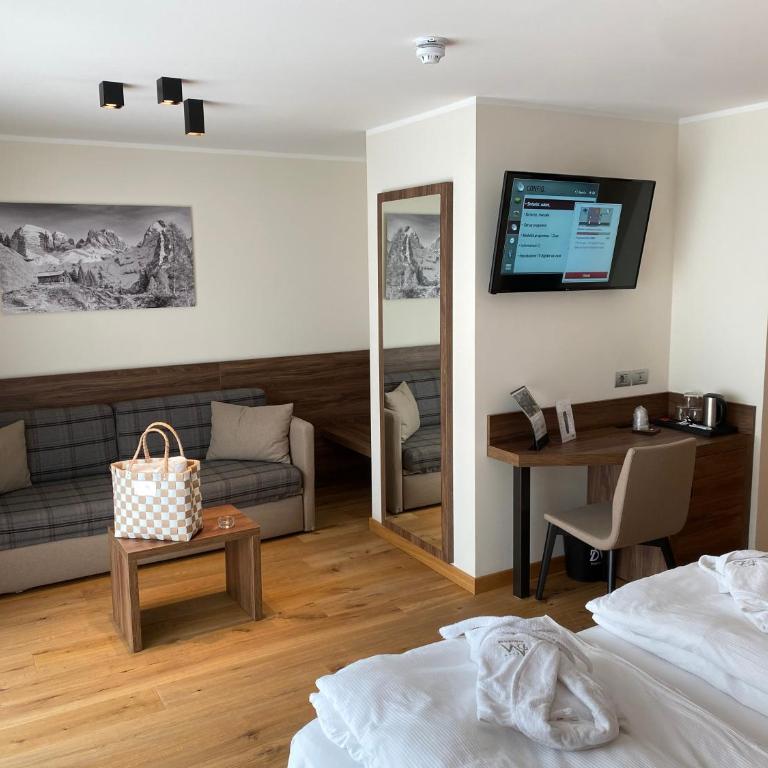 Dolomeet Boutique Hotel - Junior Suite with Balcony - 15
